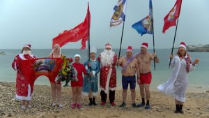 Севастопольские моржи провели первый в 2026 году массовый заплыв