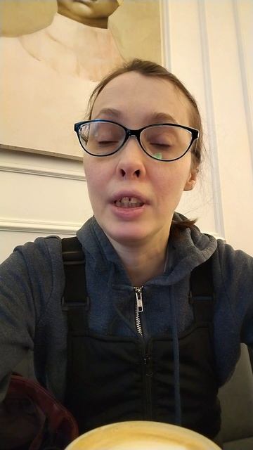 Традиционный привет с чашечкой капучино