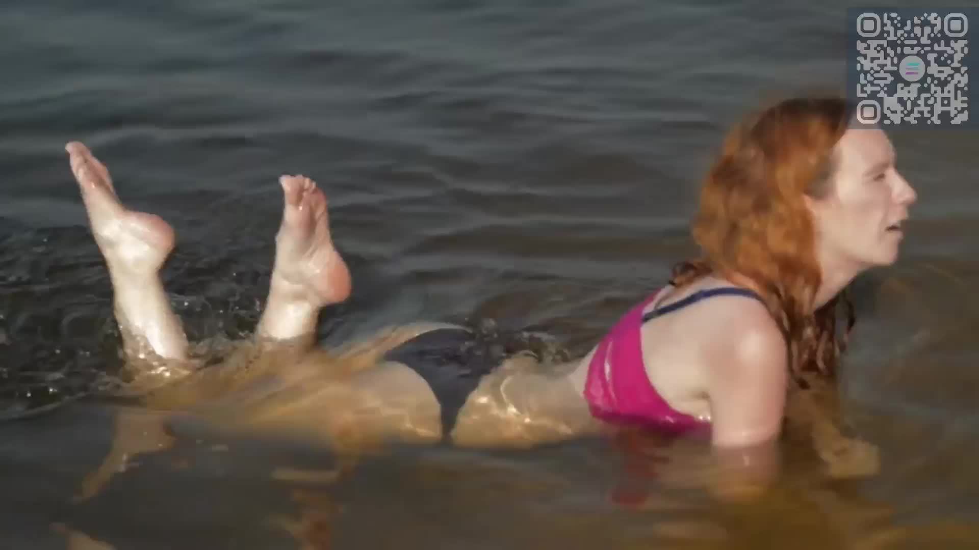 Девушка в воде.Эротика смотреть онлайн