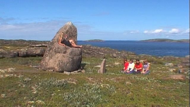 ©  "Тронный. Поклонение девиц Верховной жрице" 2006