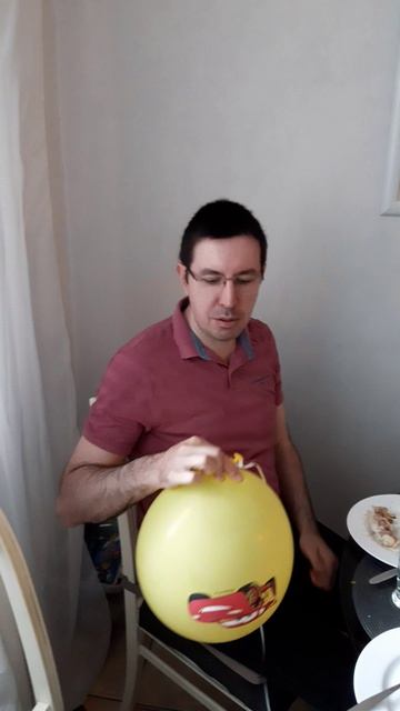 Шарик с гелием смотреть онлайн