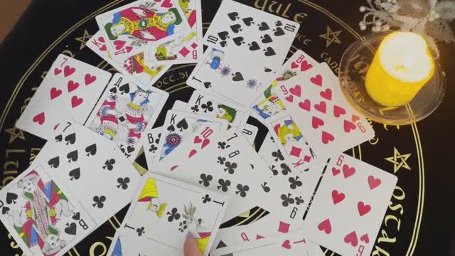 Крестовый король. Гадание на игральных картах смотреть онлайн