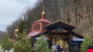 Переезд на юг. Все едут туда. Святая Рука. Машину негде поставить.