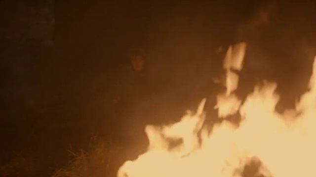 Игра престолов.Золотые плащи нападают на обоз в поисках Джендри. смотреть онлайн