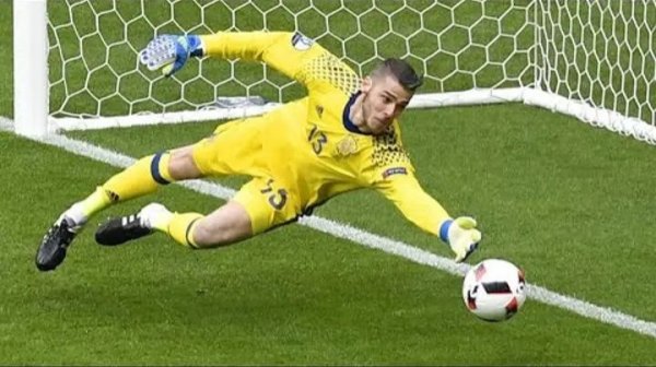Невероятные Сейвы Вратарей В Футболе