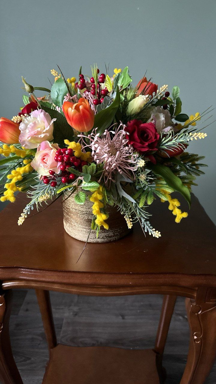 Букет с тюльпанами и мимозой.