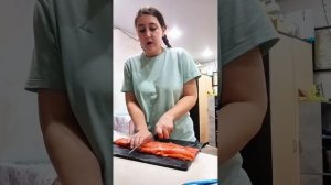 MINI VLOG| РАЗДЕЛЫВАЮ ФОРЕЛЬ,ГОТОВИМ