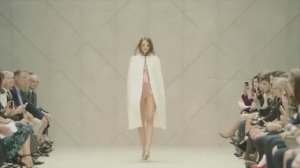 Показ женской коллекции Burberry весна-лето 2013