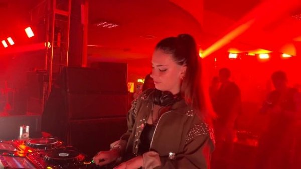 Sofia Gier - Progressive House mix - Movement & External