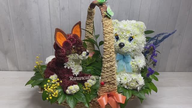 Лисичка и медвежонок из живых цветов смотреть онлайн