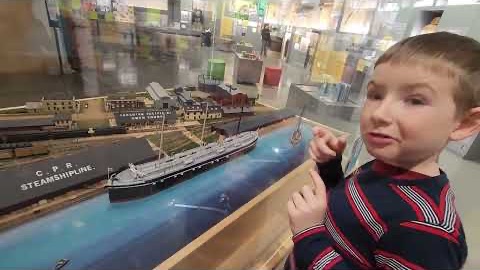 Канадская семья в НН.. Inside the Local History Museum/Grey Roots Museum