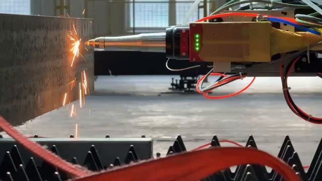 Демонстрация снятия фаски с двутавровой балки, часть 2 – XTLASER – станки серии HPC смотреть онлайн