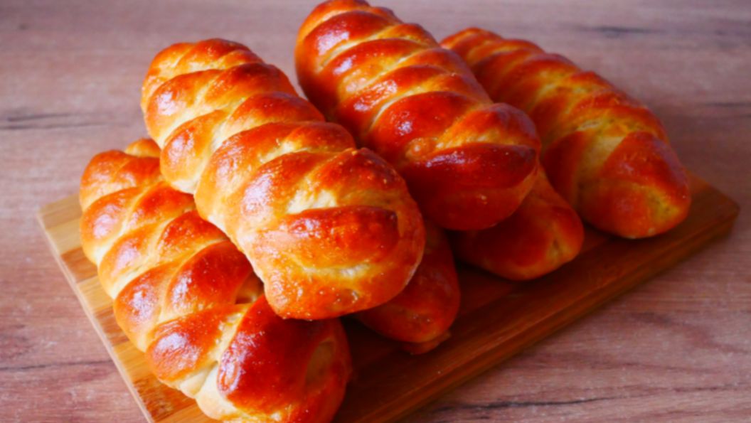 Сосиски в тесте Дрожжевое тесто на кефире Домашняя выпечка смотреть онлайн