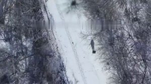 🇷🇺💪Русский элитный терминатор заходит на штурм позиции.