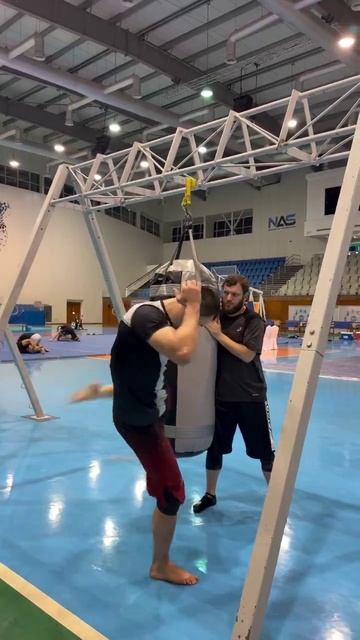 🥊 Усман Нурмагомедов начал тренировочный лагерь в Дубае перед боем с Алфи Дэвисом смотреть онлайн