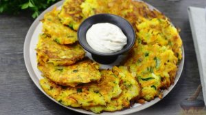 МОРКОВНО-ЛУКОВЫЕ ОЛАДЬИ НА СМЕТАНЕ