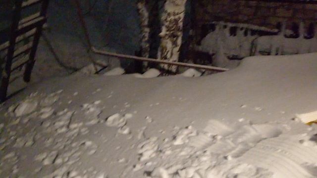 снег с крыши пришлось скидывать смотреть онлайн