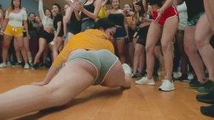 Лучшие девочки с самыми красивыми попами рвут чемпионат по твёрку 🔥 Это топ уровня 2026!