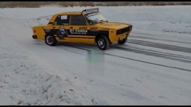 Захватывающие гонки прошли на озере Черном в Курган-парке. смотреть онлайн