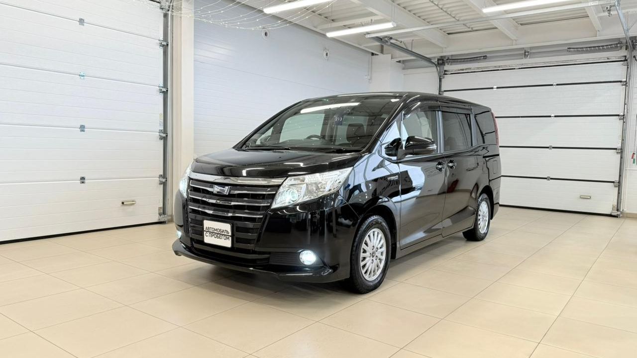 Toyota Noah, 2017 год смотреть онлайн
