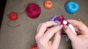 МК по вязанию астр: цветок и подложка для броши