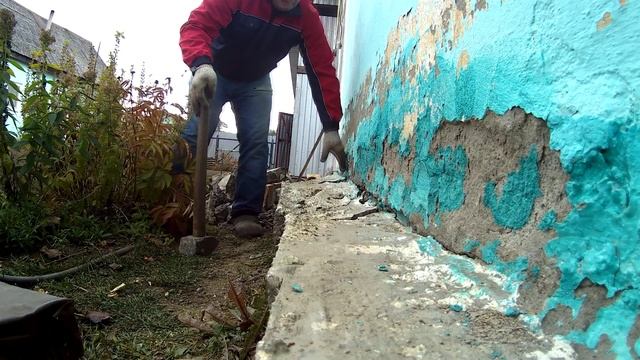 СДЕЛАН ФРОНТОН У НОВОЙ БАНИ. РАЗБИРАЮ ЗАВАЛИНКУ. смотреть онлайн