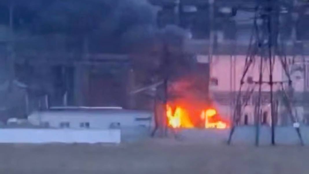 Появились кадры атаки БПЛА на Новочеркасск. Атаковано промышленное предприятие. 12.01.2026 смотреть онлайн