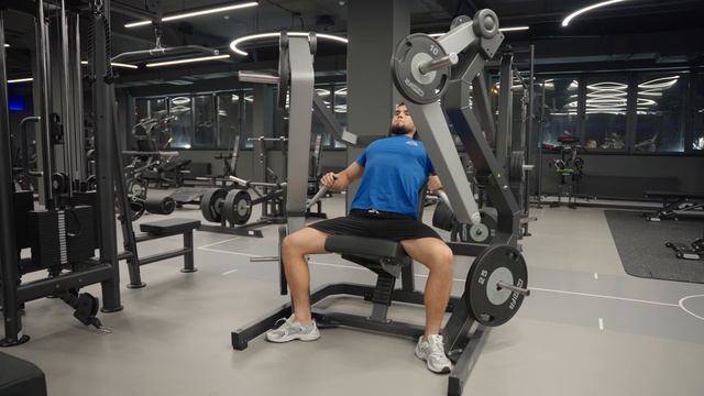 Тренажер D910 Широкий жим от груди смотреть онлайн