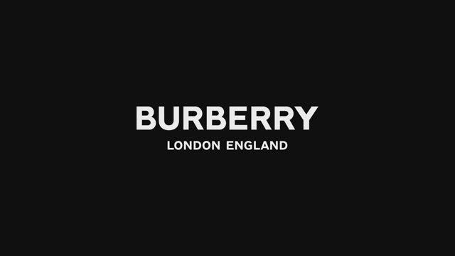 Показ коллекции Burberry весна-лето 2019