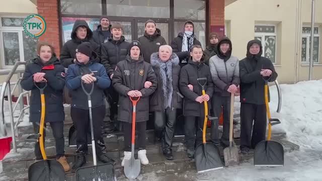 «Снежный субботник»: на борьбу со снегом вышли сотни новомосковцев смотреть онлайн