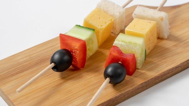 Канапе и рулетики на шпажках смотреть онлайн