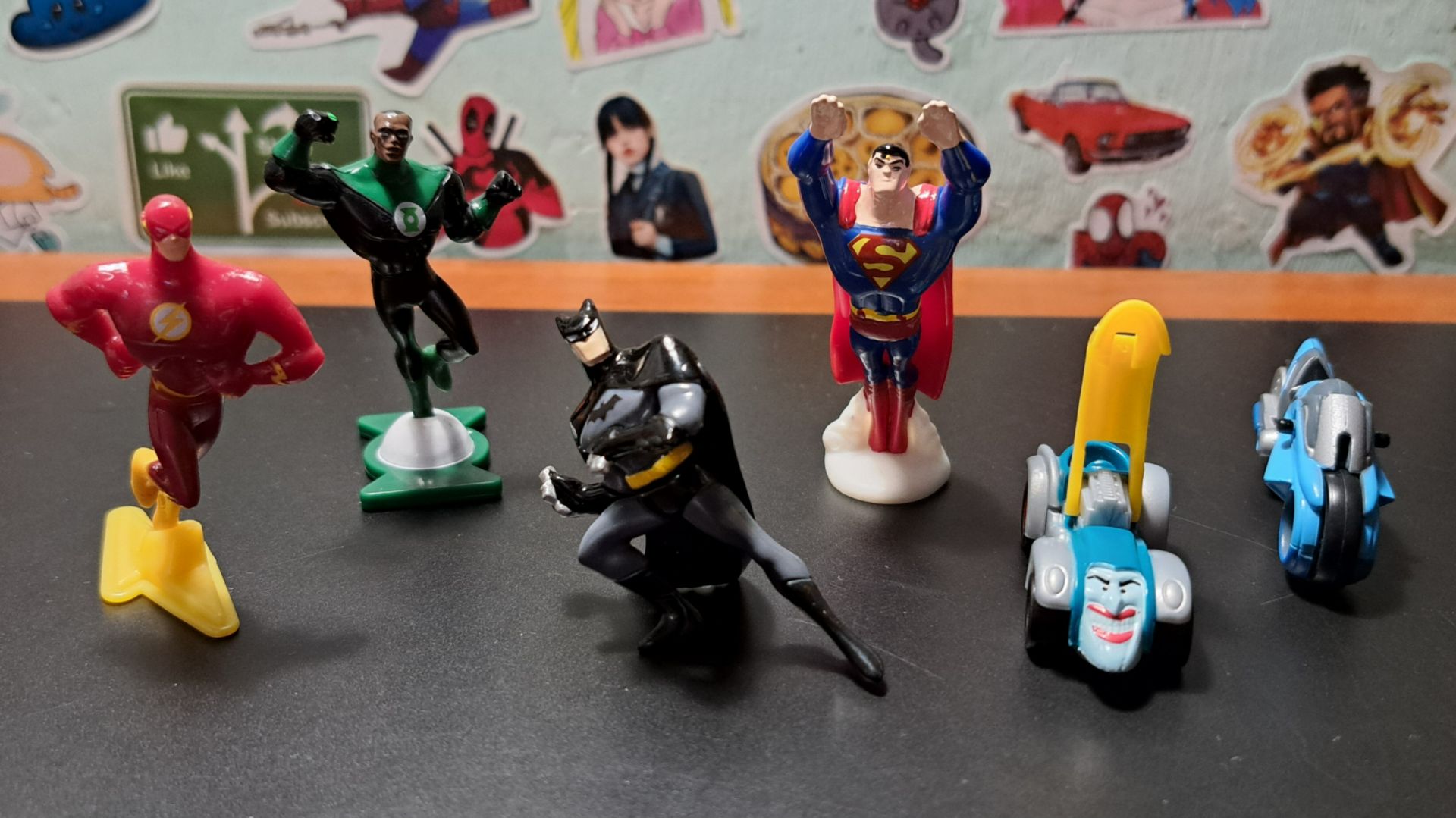 ЛИГА СПРАВЕДЛИВОСТИ 2 из Киндер-Сюрпризов / Обзор итальянской коллекции | Возвращение в 2009 год!