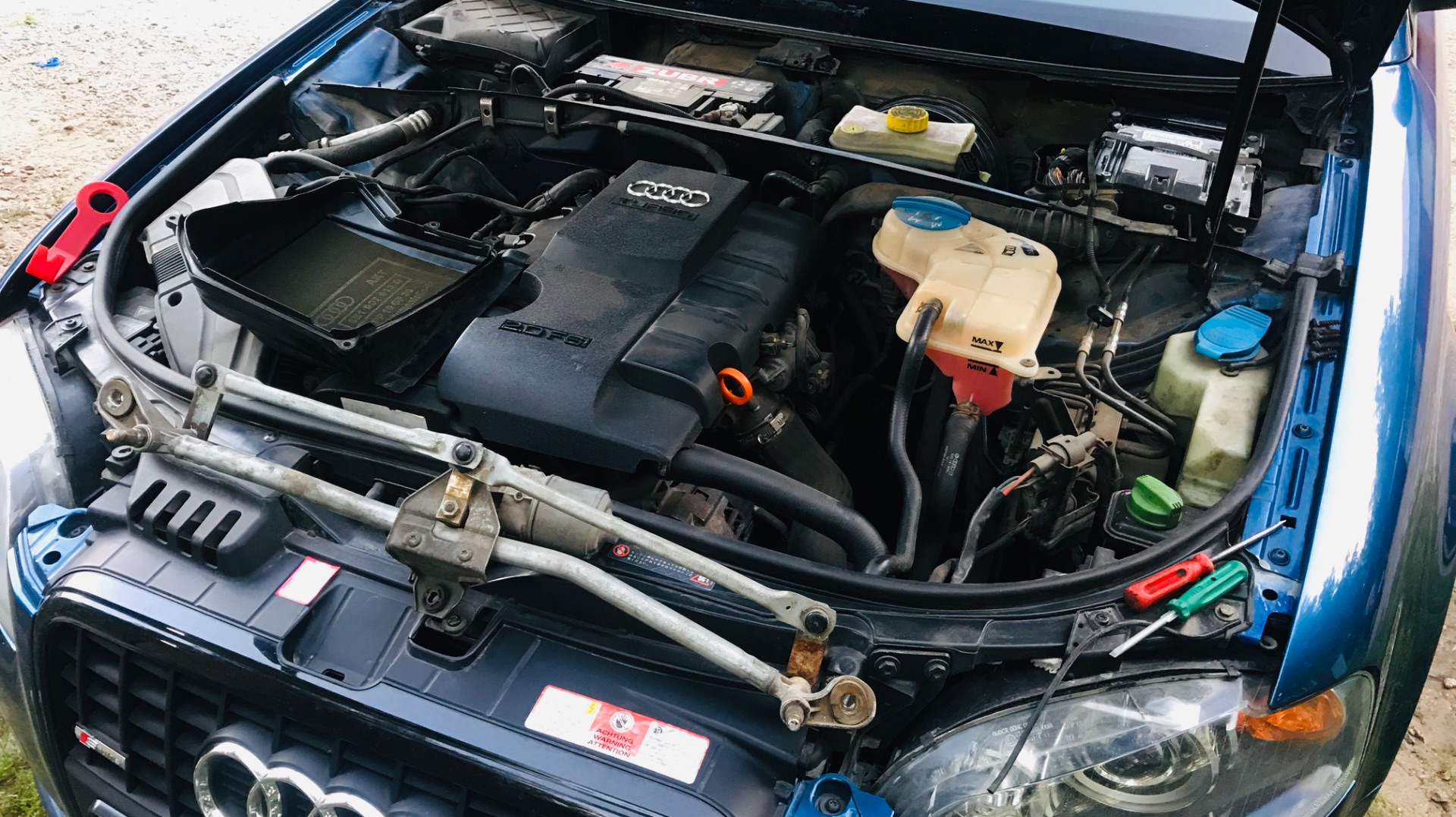 Как снять извлечь трапецию Ауди А4 Б7. Как скинуть разъём