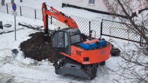 Экскаватор ЕК-12 ТВЭКС. Засыпка ямы. / Excavator EK-12 TVEKS.