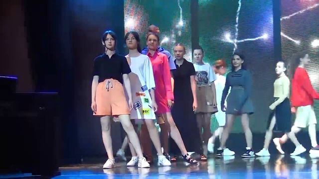 Модельные каникулы в продюсерском центре "Бест" смотреть онлайн