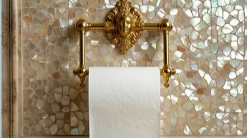 Маскируем битую плитку под держателем туалетной бумаги. Просто и бюжетно. смотреть онлайн