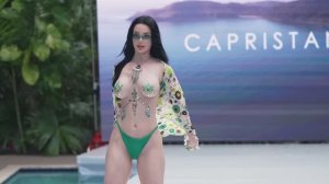 Топ-модели в мини КУПАЛЬНИКАХ - попки в 4К🔥почти без одежды || Показ купальников