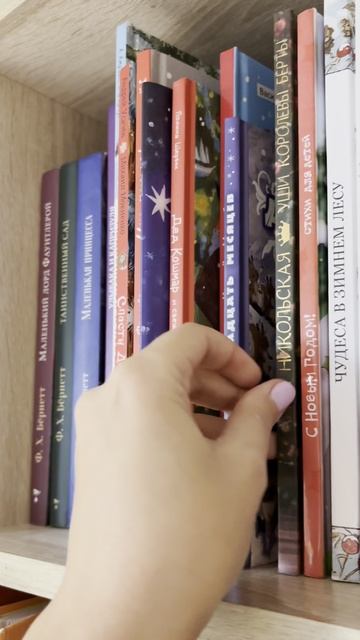 Когда сняла обзор на все Новогодние книги, а оказалось… осталось продолжение