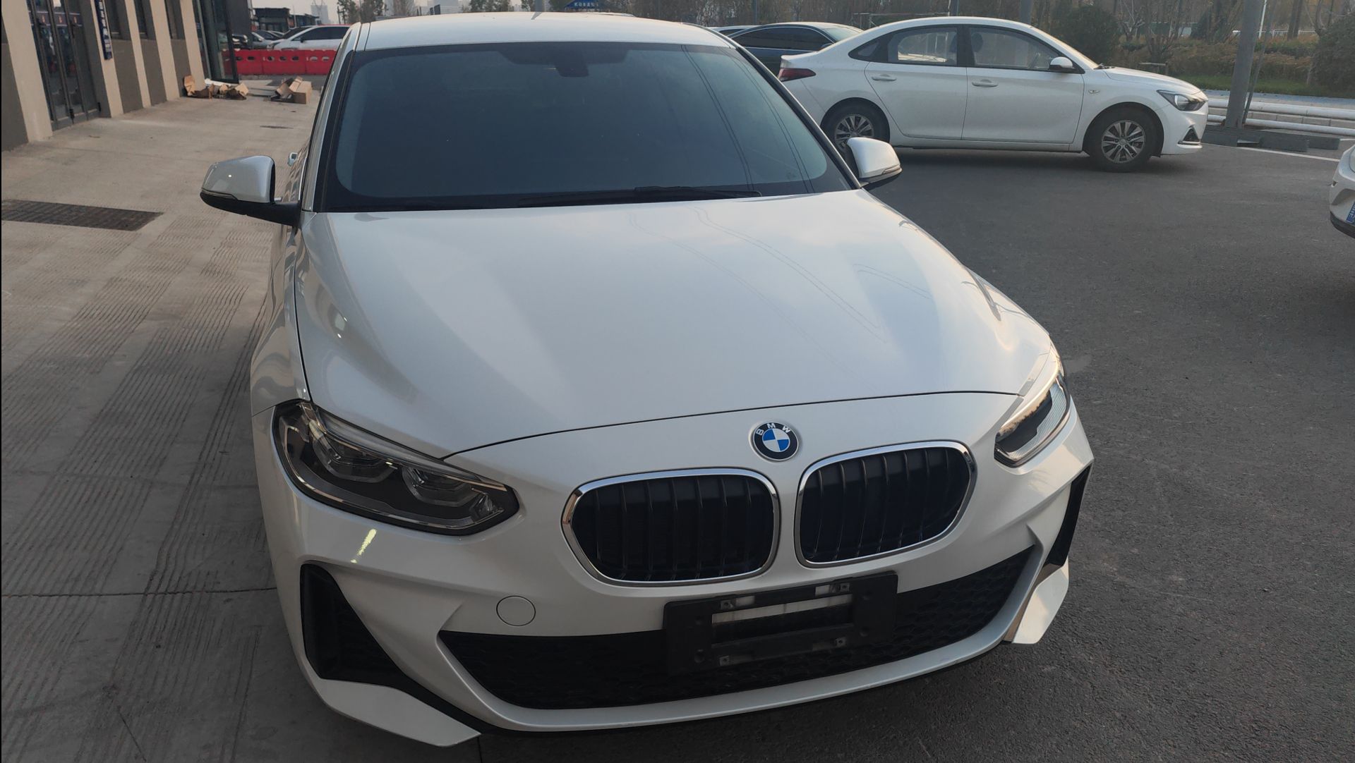 Идеальный автомобиль BMW начального уровня уже здесь! смотреть онлайн