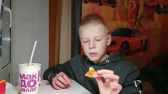 ОБЗОР НА ОСТРЫЕ НАГГЕТСЫ В МАКДОНАЛЬДС!!!!ШОК смотреть онлайн