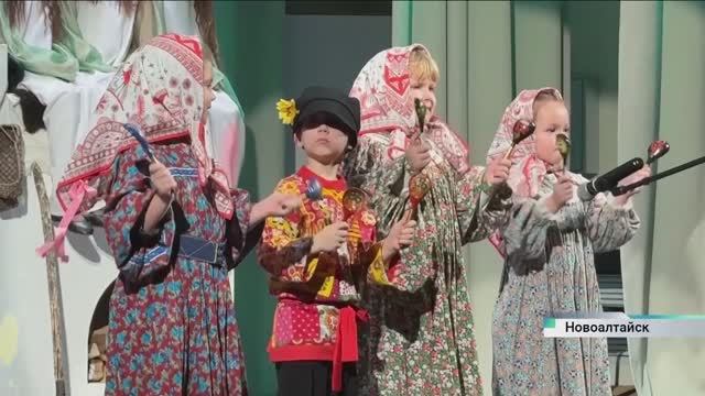 Гадания, народные игры и песни: наступление Святок отметили в Новоалтайске смотреть онлайн