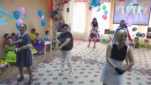 Танец с мамами на выпускном