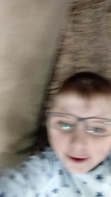 валяца на диване