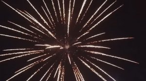 Взрываем фейерверки в новогодние праздники Люсткугели 2.5, 3,4 дюйма Профессиональные салюты.