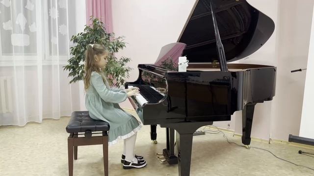 Харитонова Варвара 2 кл Гайдн Менуэт