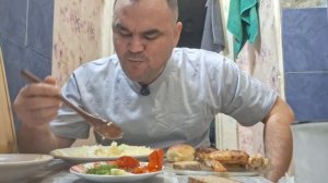 ХАВЧИК/КУРИНЫЕ КРЫЛЬЯ/КАРТОФЕЛЬНОЕ ПЮРЕ/СОЛЕНИЯ