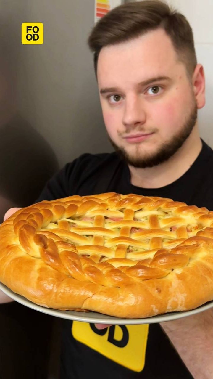 Готовим закусочный пирог по рецепту нашего контент-креатора Виталия Ворожцова 🥧#foodru #рецепты смотреть онлайн