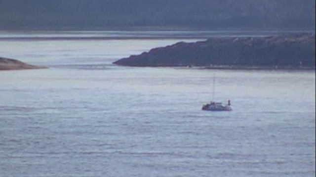 © "Ягры. Яхточка вдали" 2007 Фрагмент.