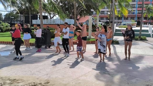 Танцуют все..... 12.01.26. смотреть онлайн