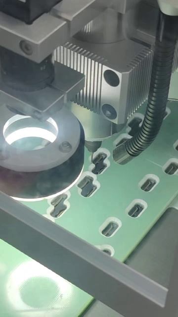 Интеллектуальный фрезерный станок для разделения печатных плат MF-Q330 смотреть онлайн